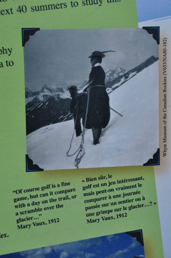 Há cem anos, essa mulher já sabia das coisas! (Lake Louise, em Alberta, no Canadá)